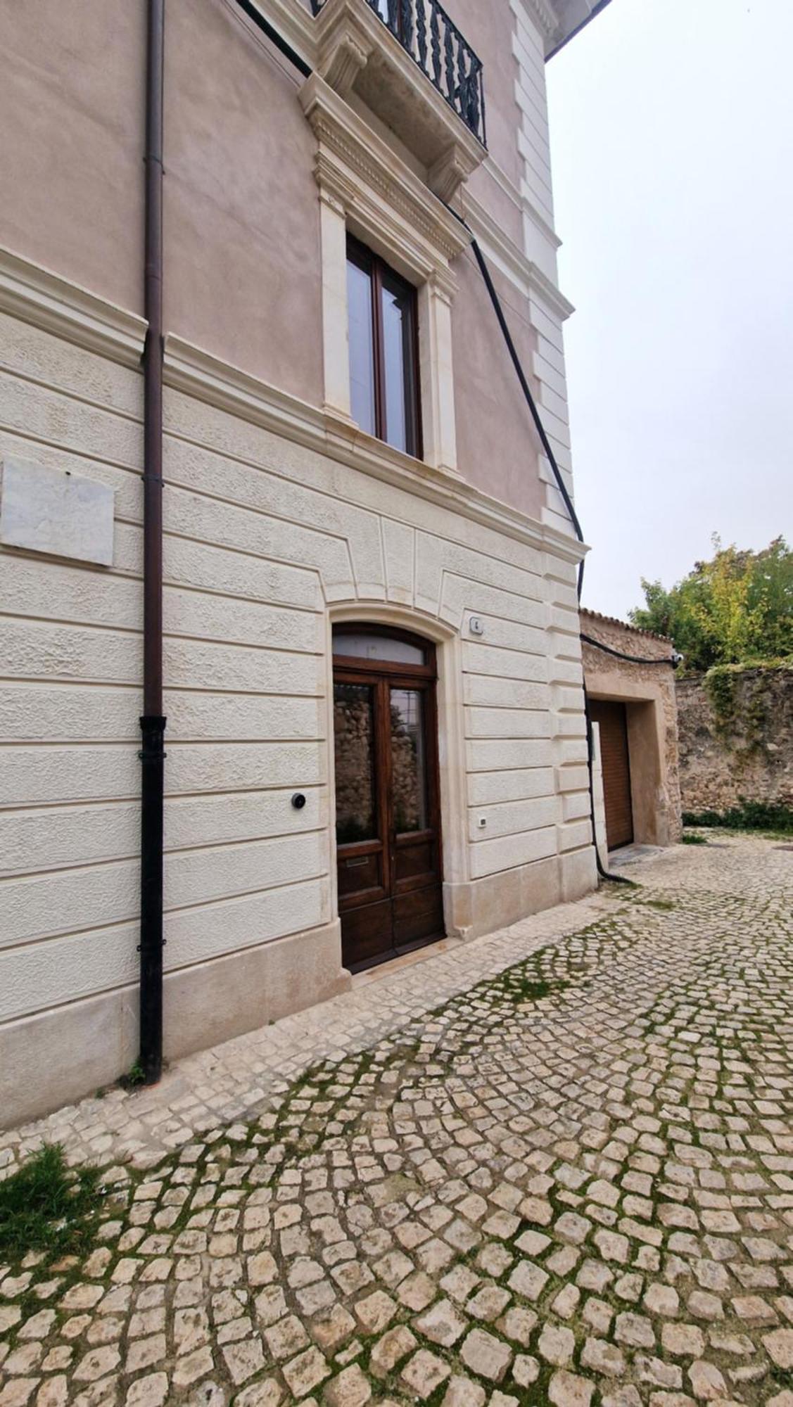 Dimora Adelfina - L'Aquila Centro Villa Bagian luar foto